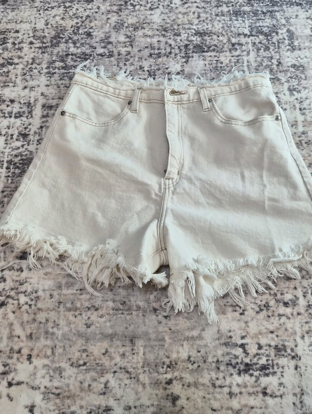 Levi Frayed Hem Women's Cream Denim Shorts